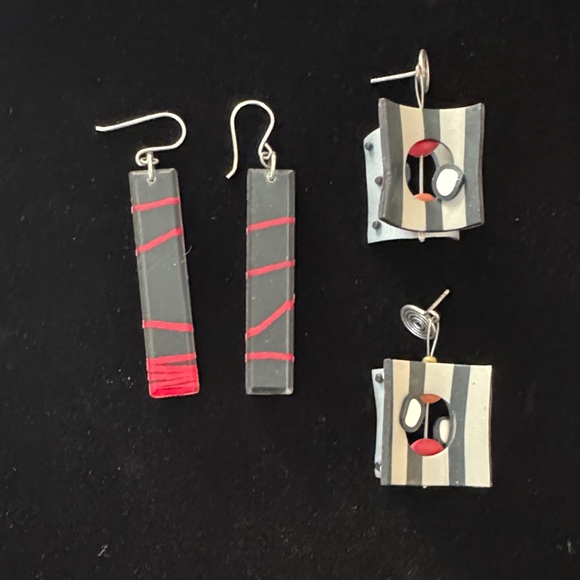 Jewelry - Bundle of 2 Lightweight Artisan Earrings Red/Black